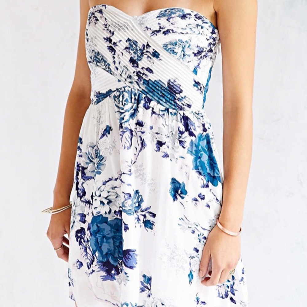 Urban Outfitters Kimchi Blue Floral Strapless Sweetheart Dress